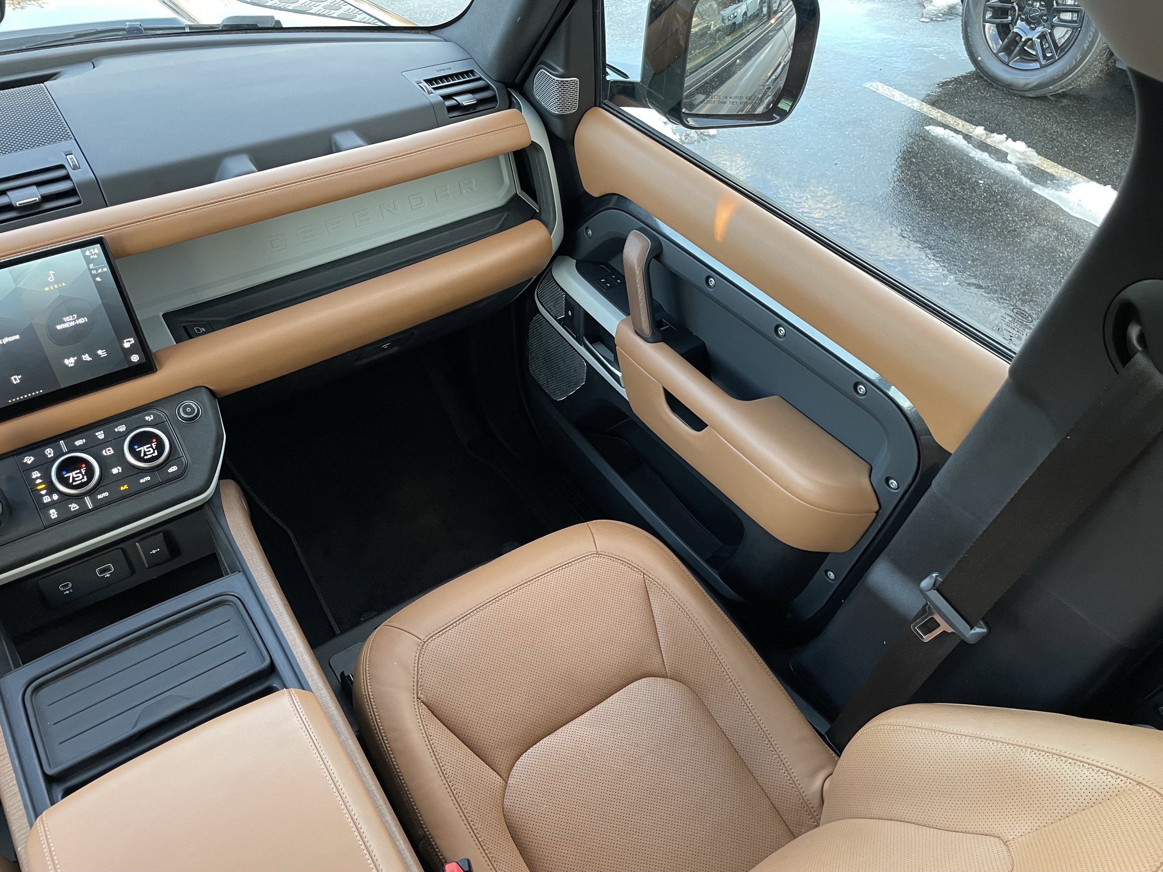 Used 2023 Land Rover Defender 130 First Edition image 18