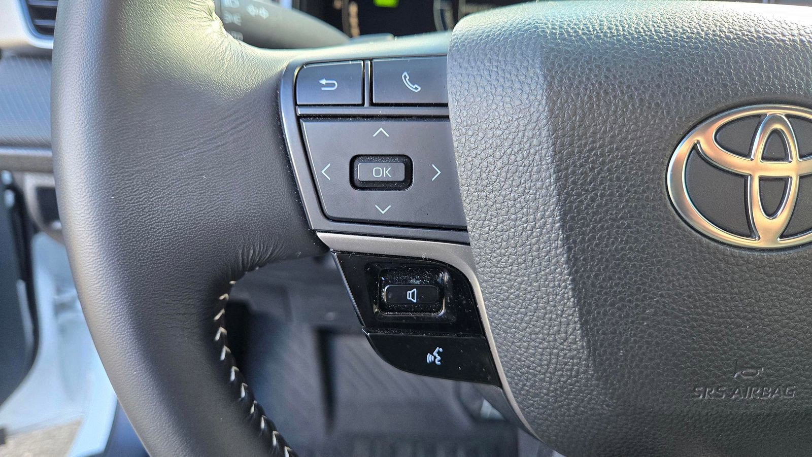 Used 2025 Toyota Camry SE image 12