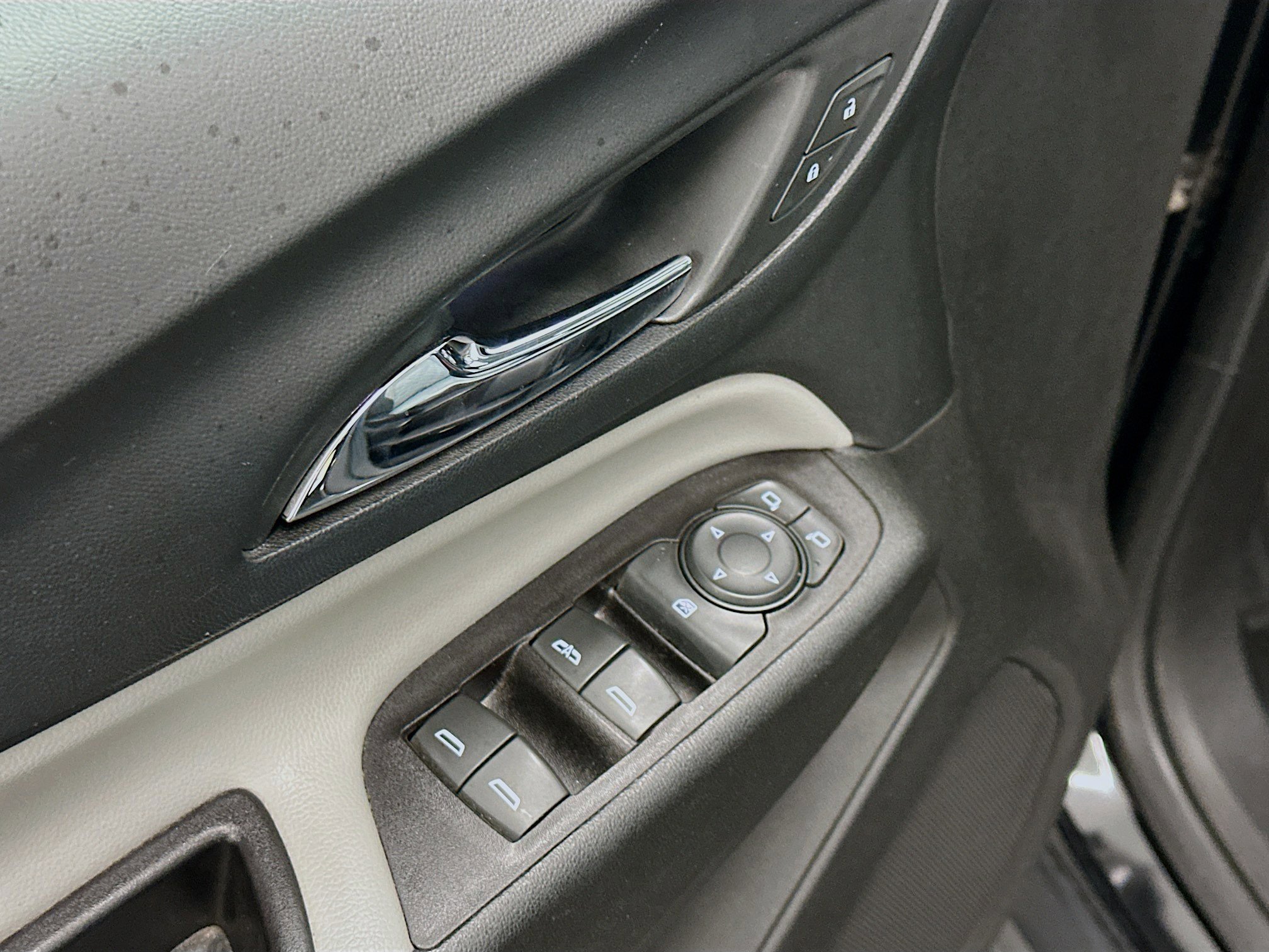 Used 2018 Chevrolet Equinox LS image 15