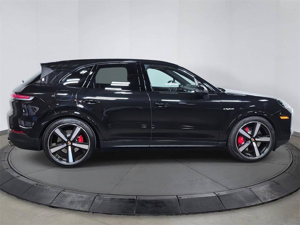 Certified 2025 Porsche Cayenne S image 8