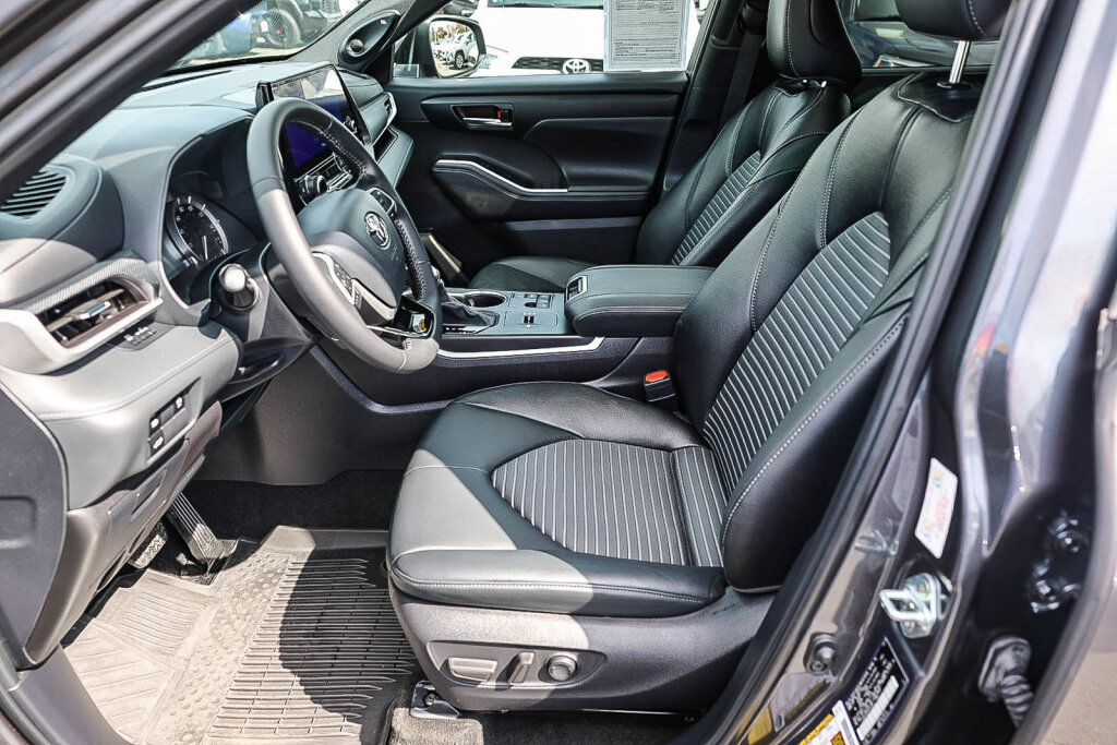 Certified 2024 Toyota Highlander XSE FWD image 11