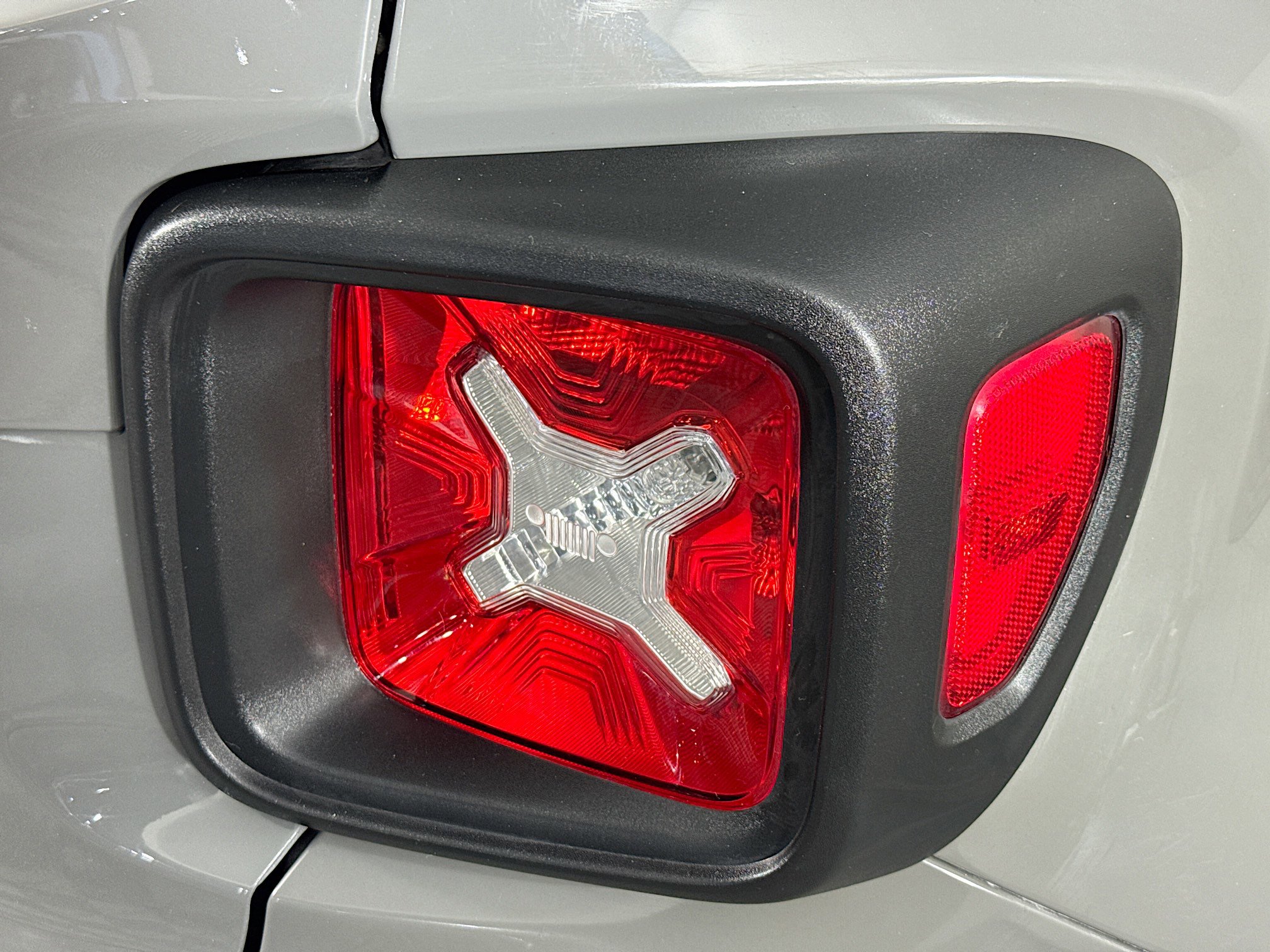 Used 2022 Jeep Renegade Limited w/ Sun, Sound & Wheels Group image 33