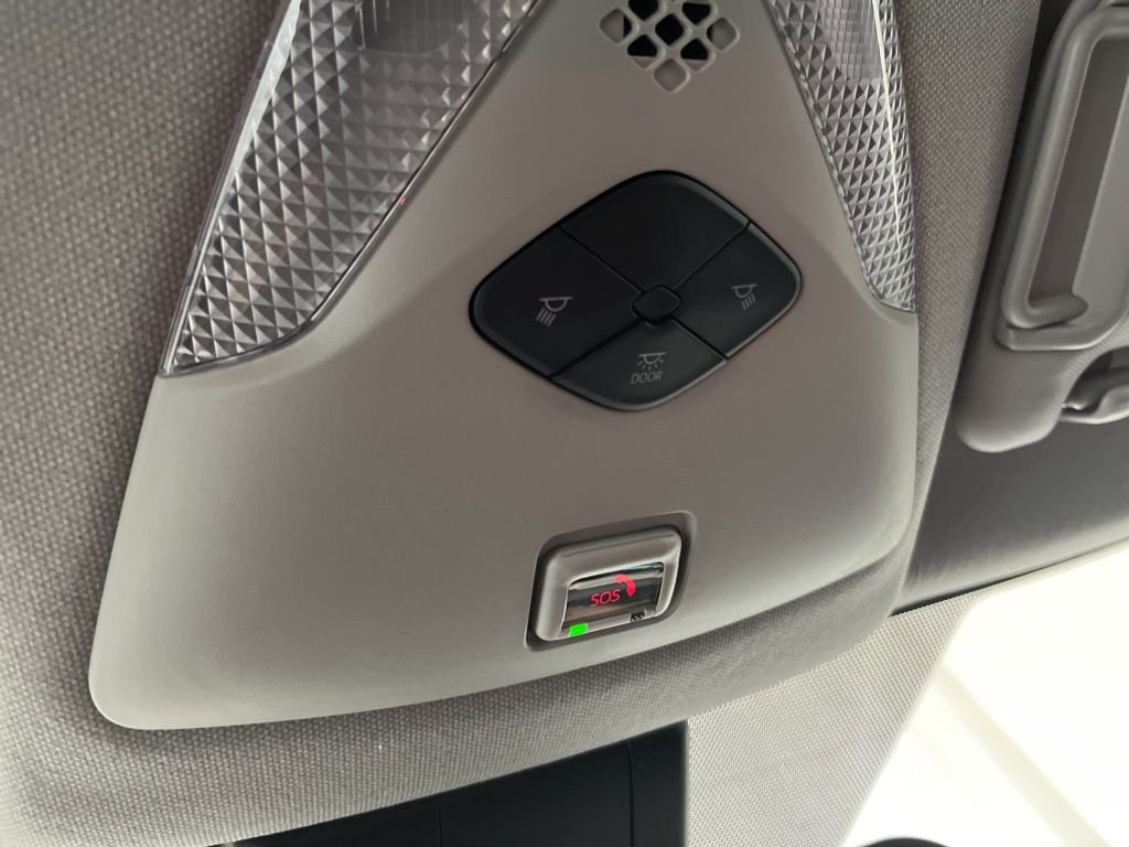 Used 2022 Toyota C-HR Limited FWD image 17