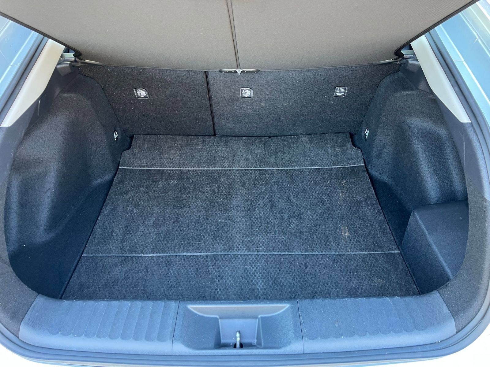 Used 2025 Toyota Prius LE image 24