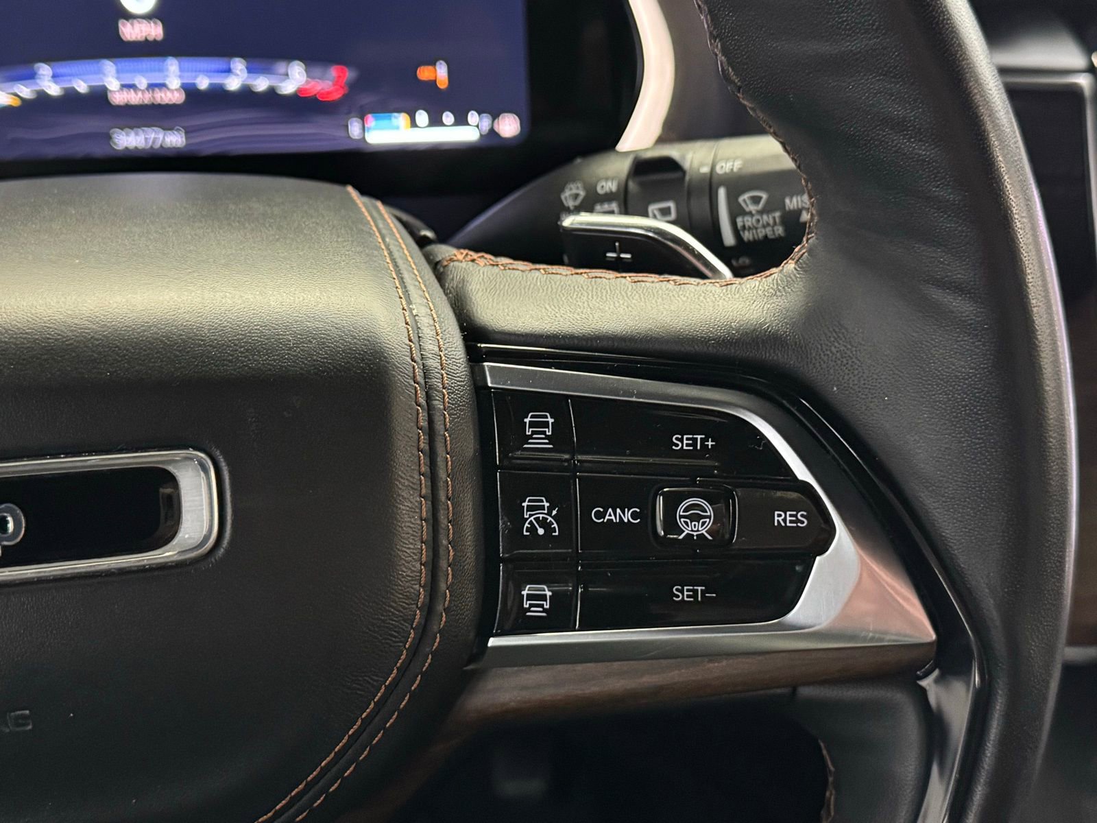 Used 2023 Jeep Grand Cherokee L Summit w/ Advanced Protech Group IV image 24