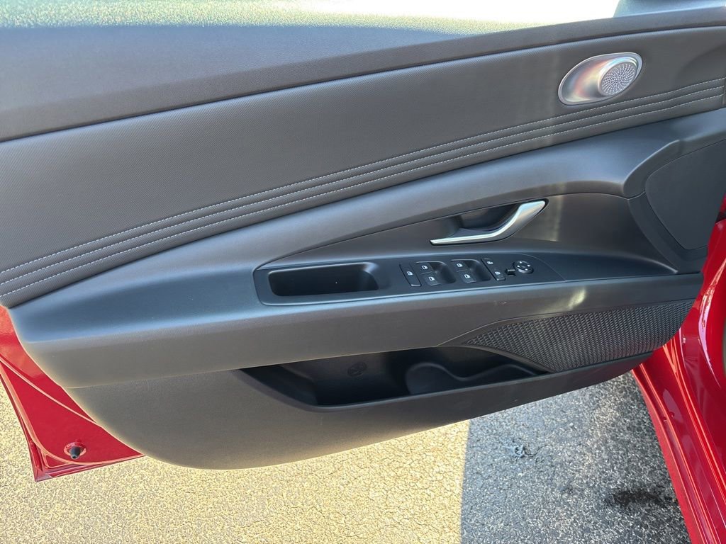 Used 2023 Hyundai Elantra SEL w/ Convenience Package FWD image 18