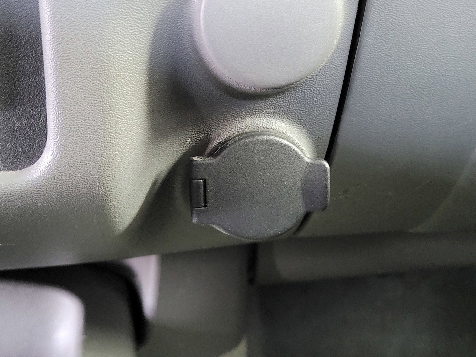 Used 2013 Nissan Frontier S image 14