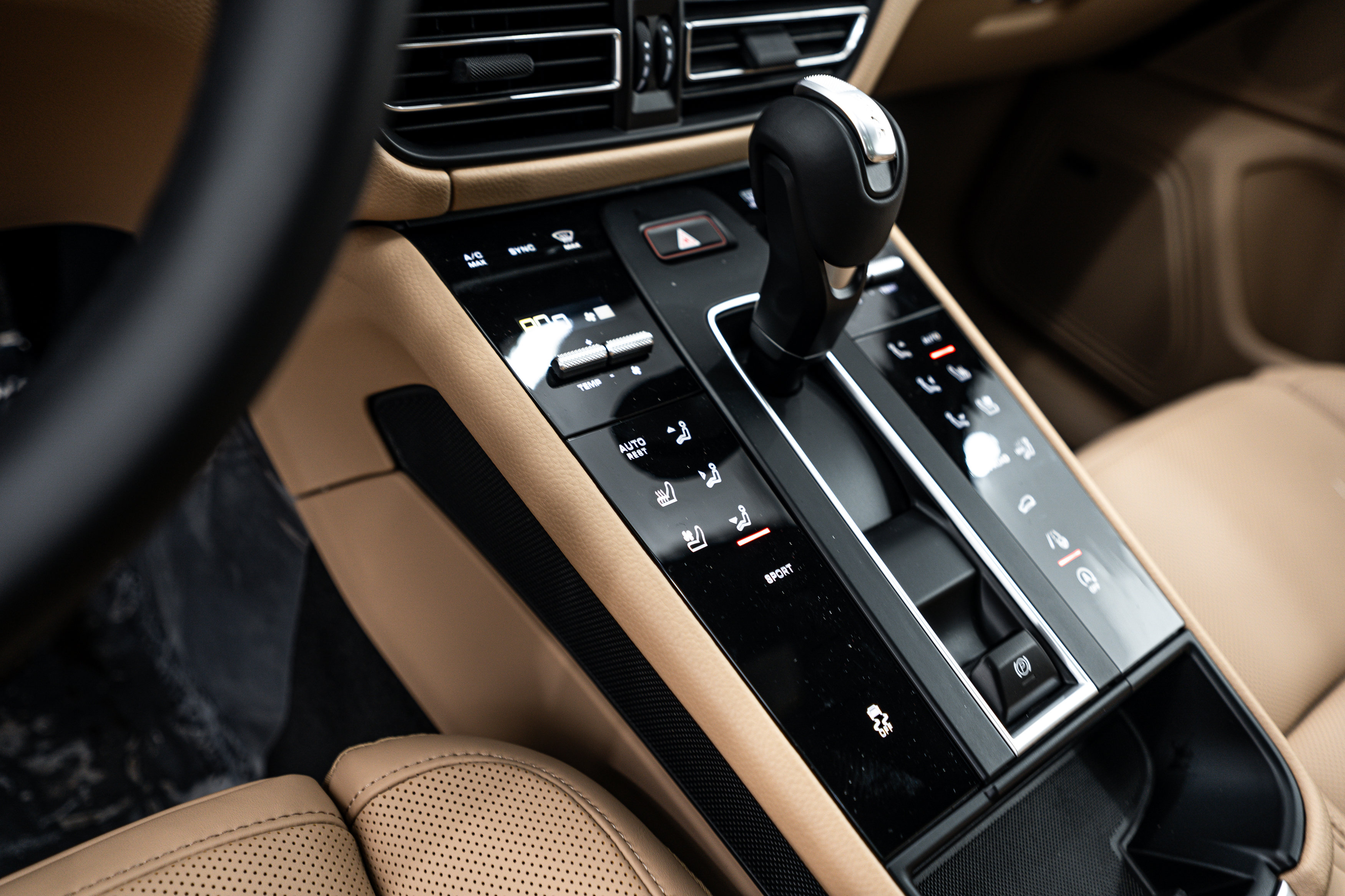 Certified 2026 Porsche Macan AWD/4WD image 14