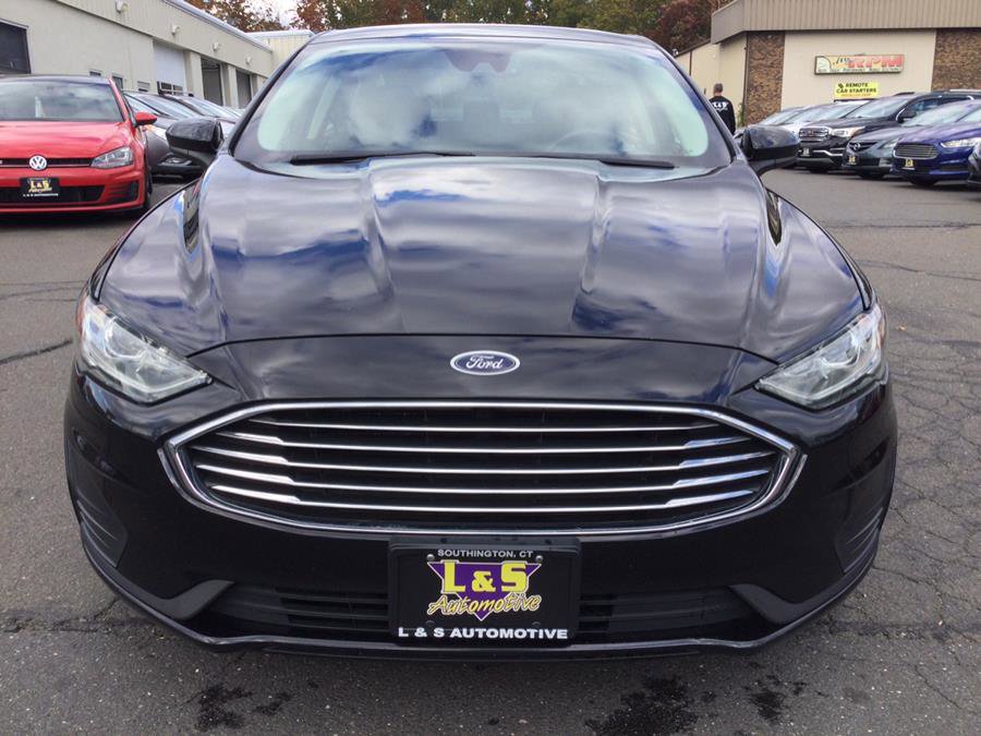 Used 2020 Ford Fusion SE image 2