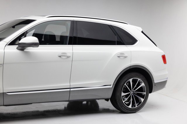 Used 2017 Bentley Bentayga image 29