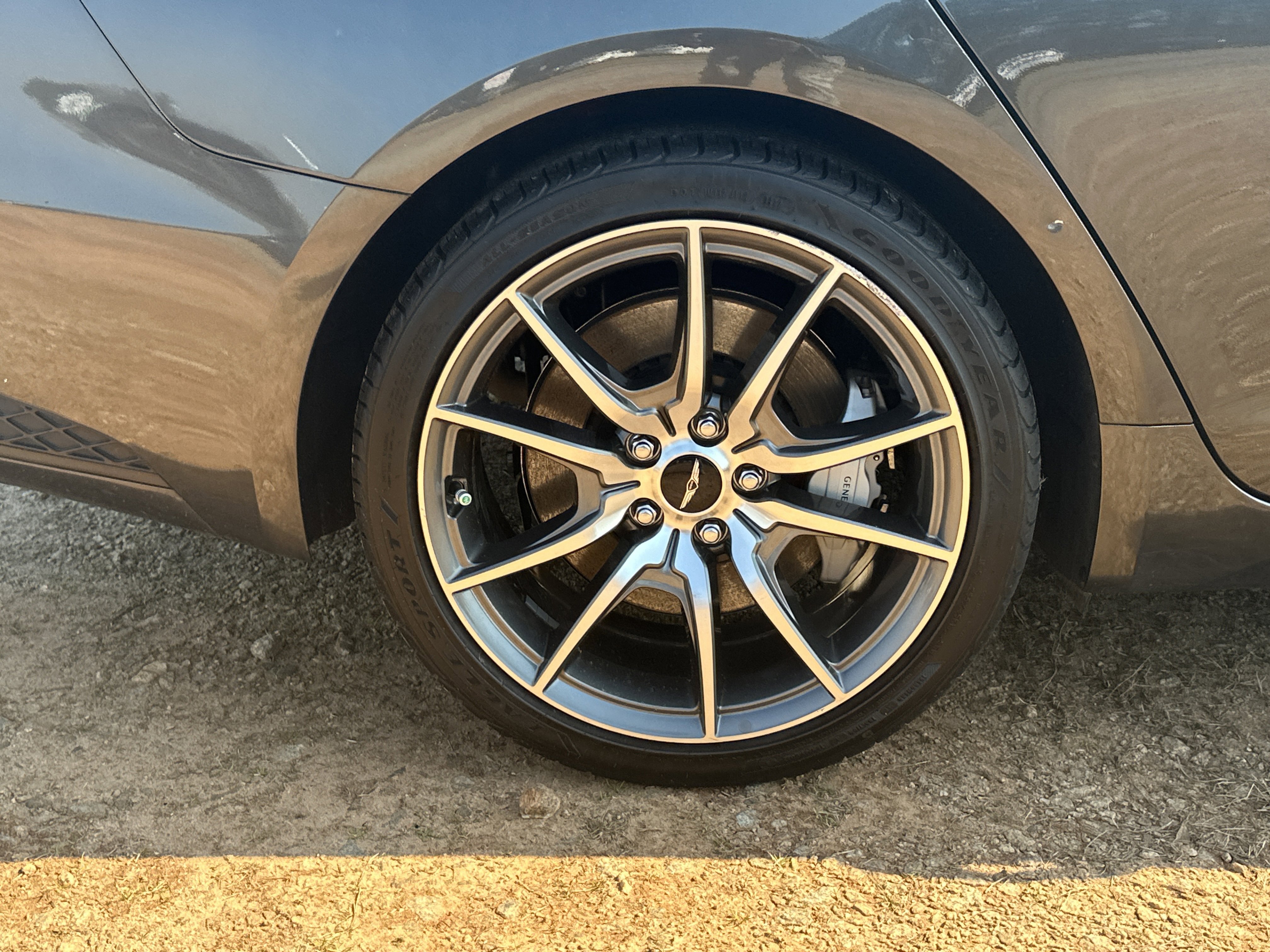 Used 2025 Genesis G70 2.5T image 17