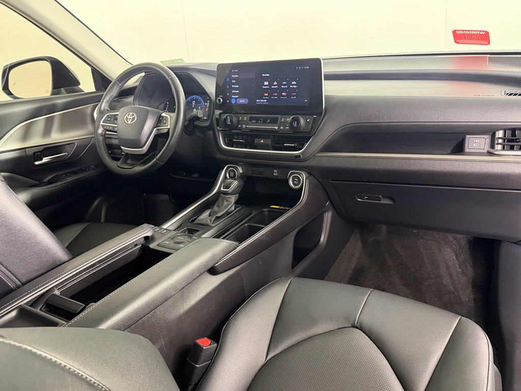 Used 2025 Toyota Grand Highlander AWD image 14