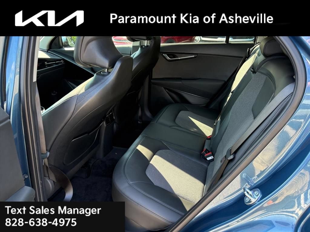Certified 2025 Kia Niro EX Touring FWD image 22
