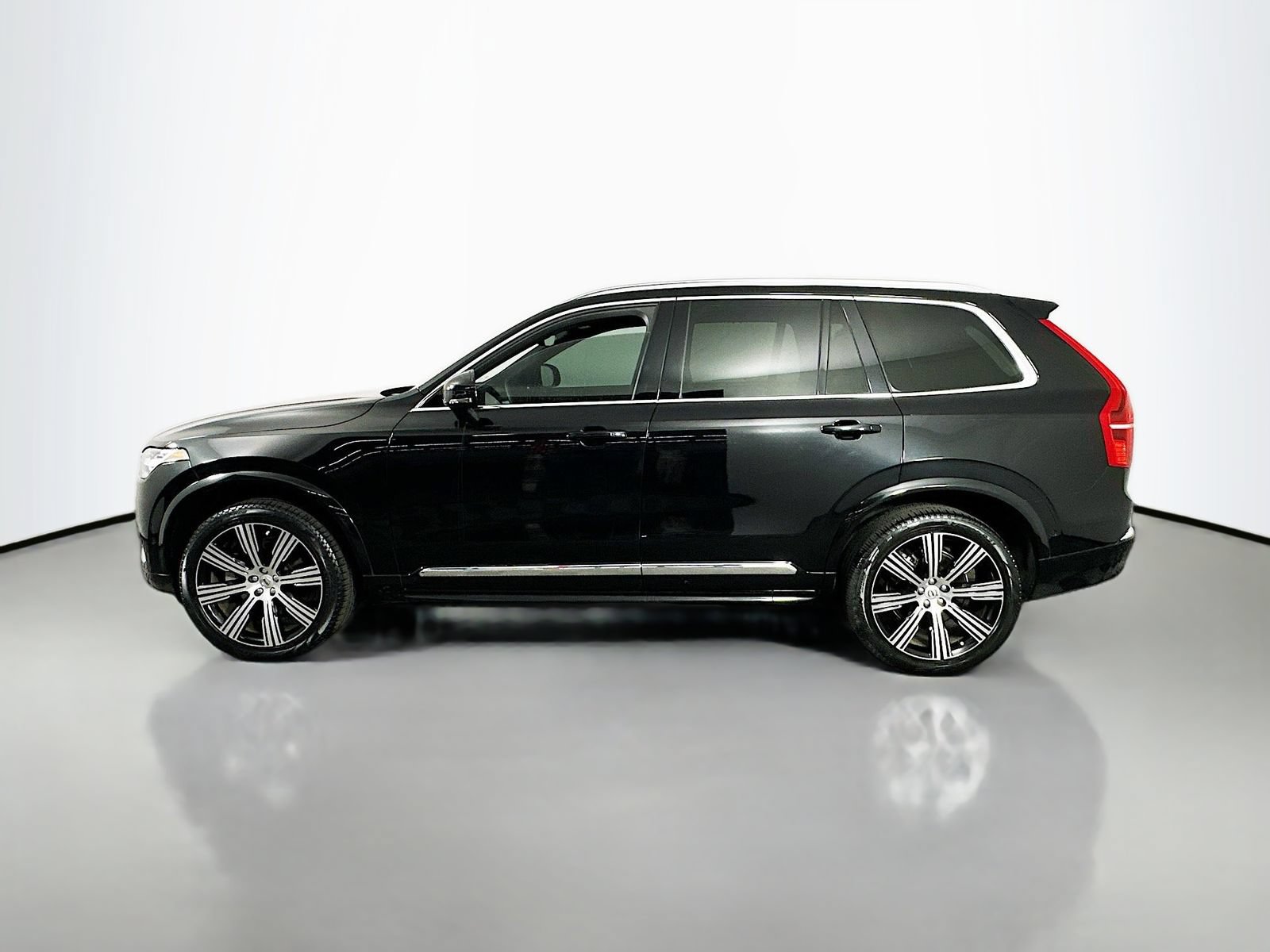 Used 2023 Volvo XC90 B6 Ultimate w/ Protection Package Premier AWD/4WD image 4