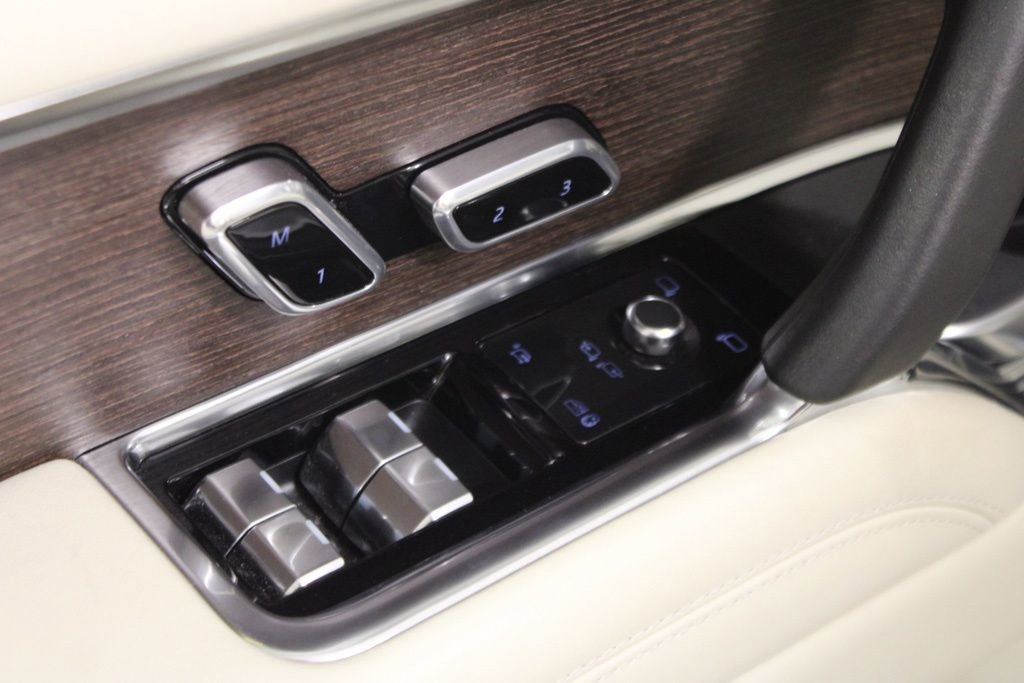 Used 2023 Land Rover Range Rover Autobiography image 19