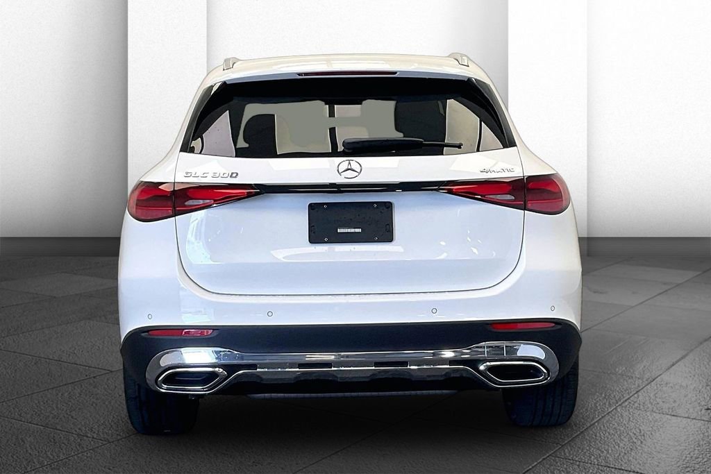 Used 2024 Mercedes-Benz GLC 300 4MATIC image 3