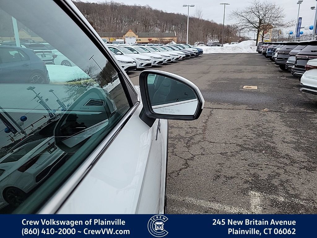 Certified 2022 Volkswagen Taos SEL image 34