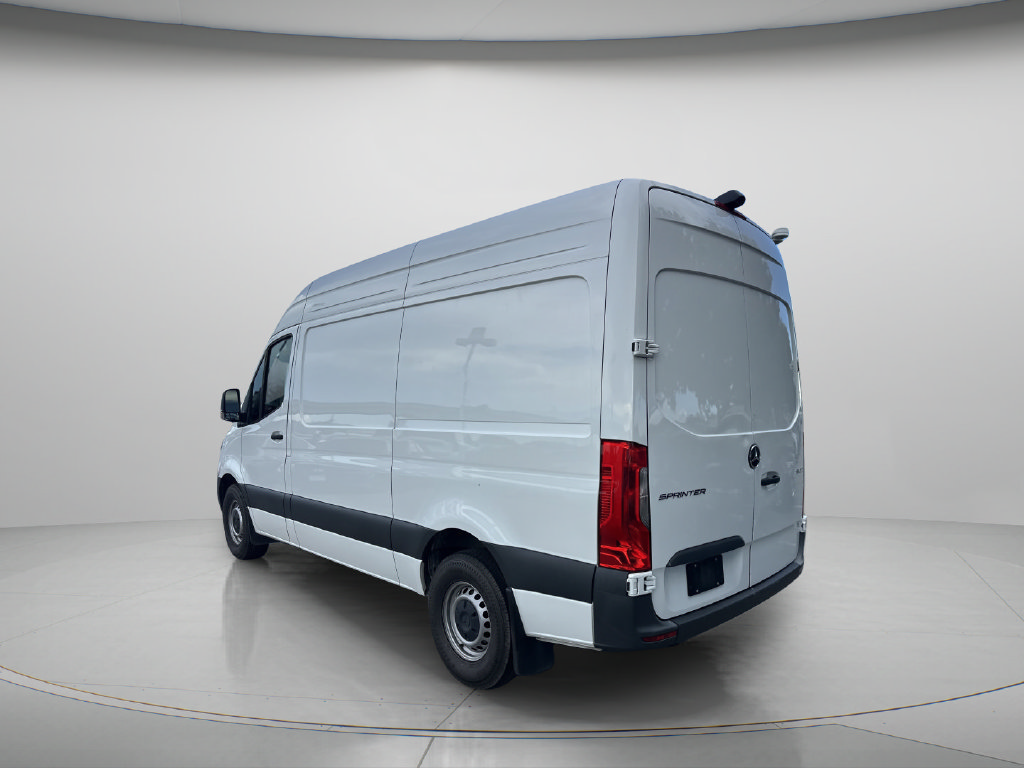 Used 2025 Mercedes-Benz Sprinter 2500 image 5
