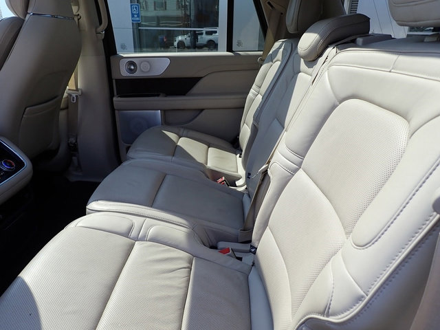 Used 2019 Lincoln Navigator Reserve image 15