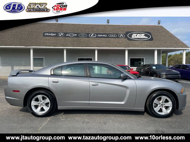 Used 2014 Dodge Charger SE RWD image 3