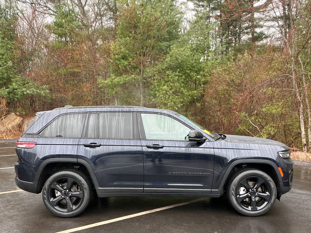 Used 2024 Jeep Grand Cherokee Limited w/ Black Appearance Package image 6