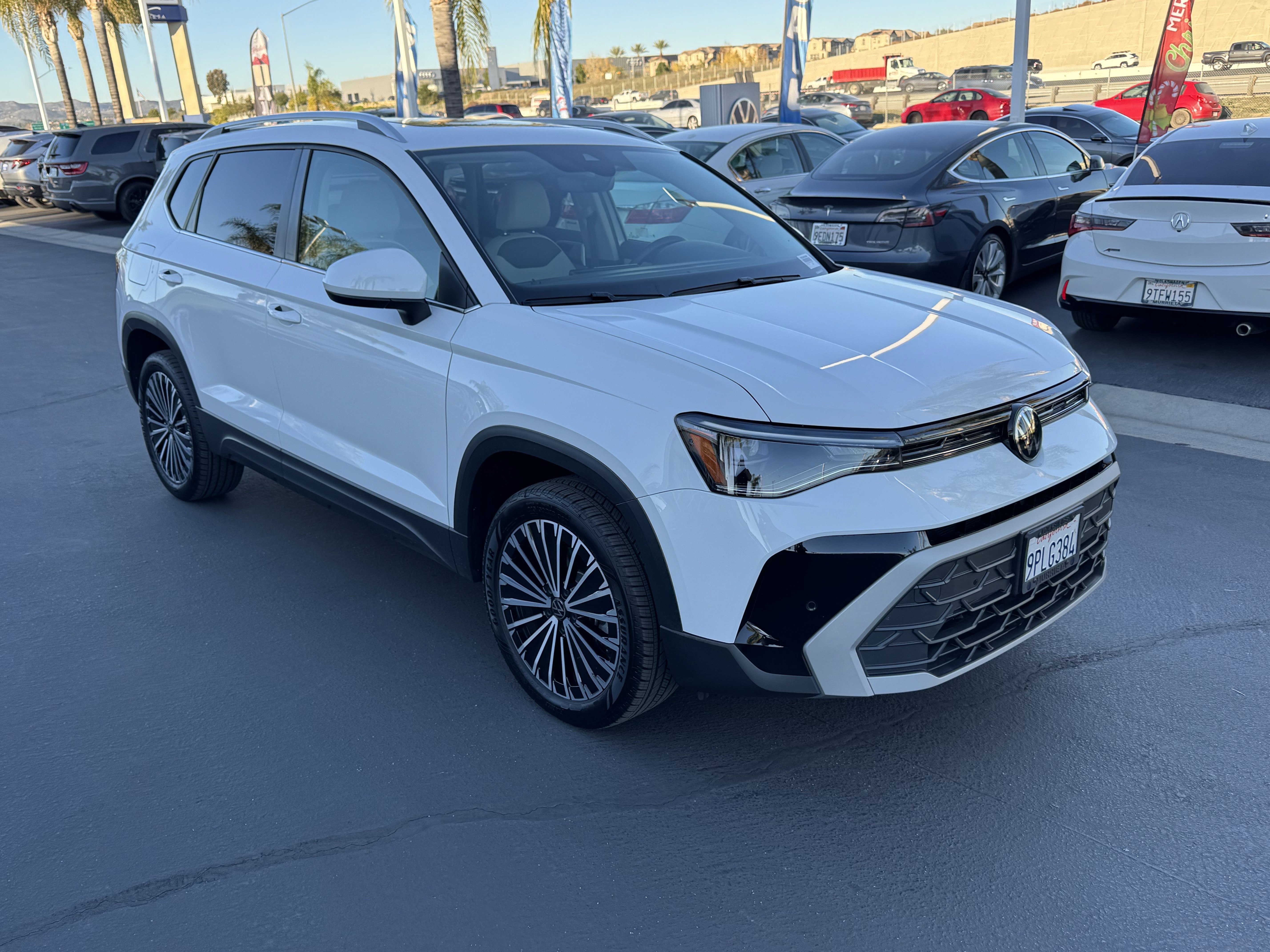 Certified 2025 Volkswagen Taos SE image 2