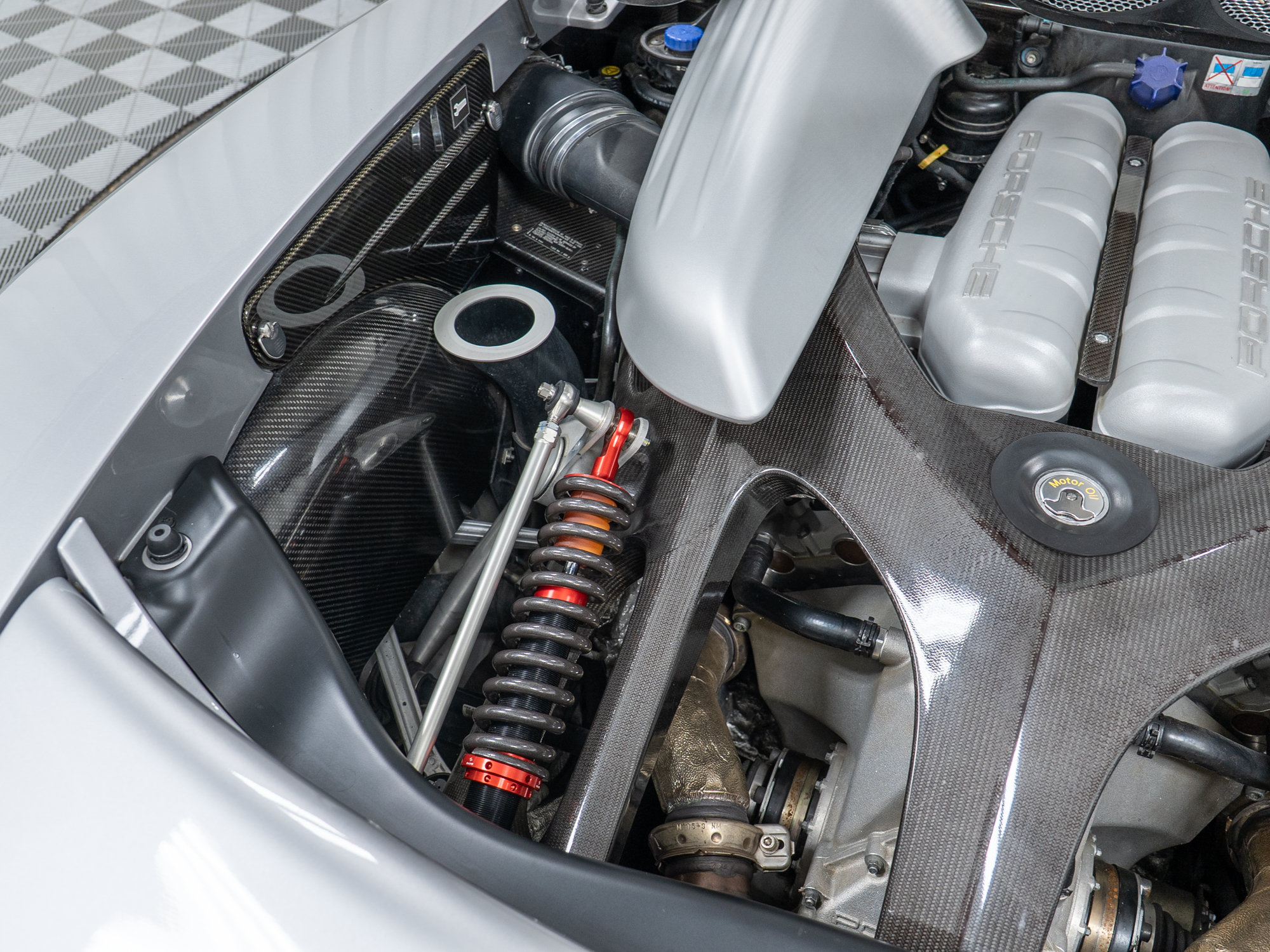 Used 2005 Porsche Carrera GT RWD image 17
