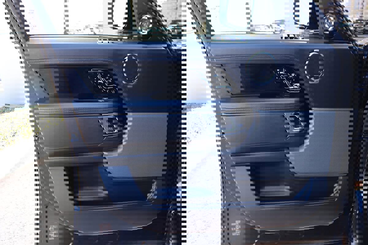 Used 2018 Land Rover Range Rover HSE image 40