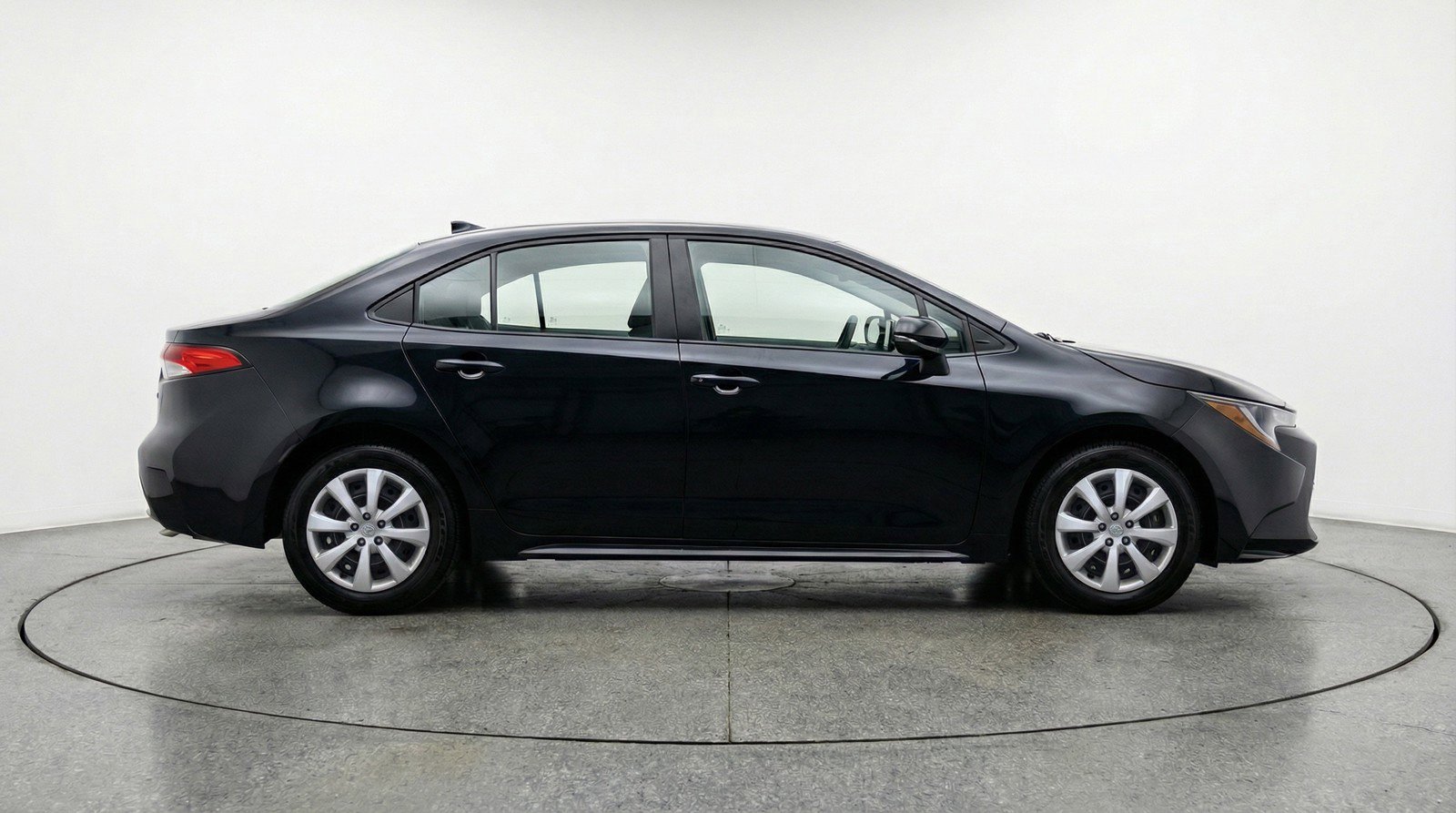 Used 2025 Toyota Corolla LE FWD image 11