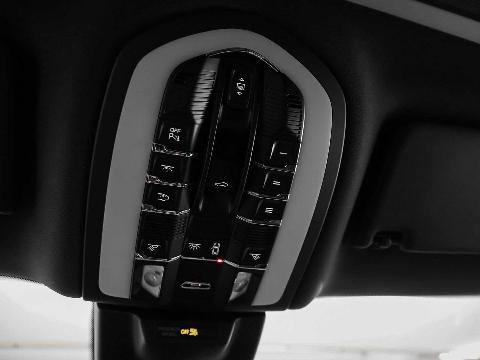 Certified 2025 Porsche Macan image 34