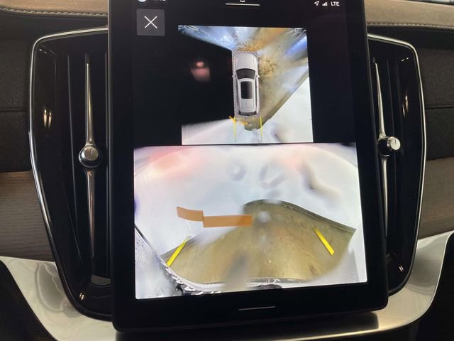 Used 2025 Volvo XC90 B6 Plus image 12