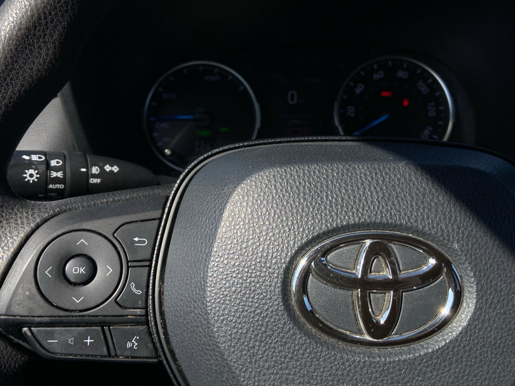 Used 2020 Toyota RAV4 XLE w/ Carpet Mat Package AWD/4WD image 23