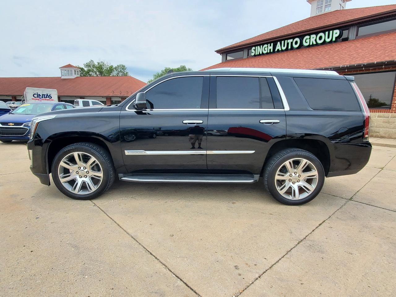 Used 2016 Cadillac Escalade Luxury AWD/4WD image 4