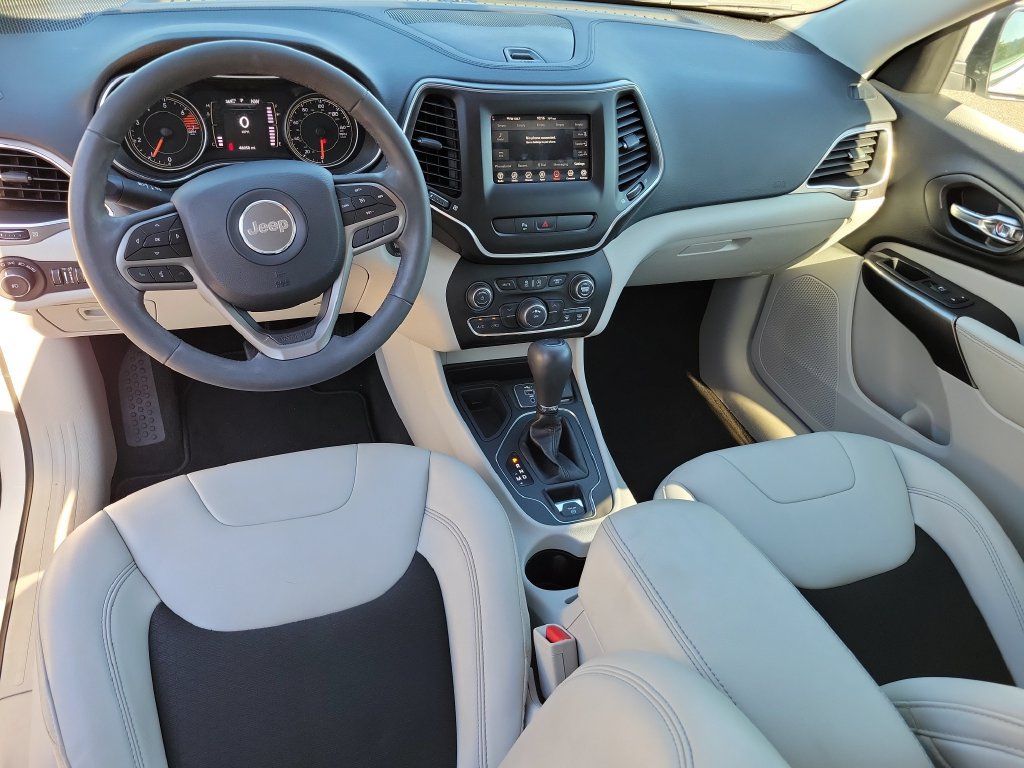 Used 2020 Jeep Cherokee Latitude Plus FWD image 15