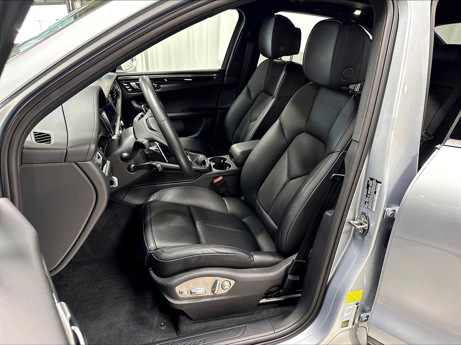 Used 2026 Porsche Macan AWD/4WD image 7