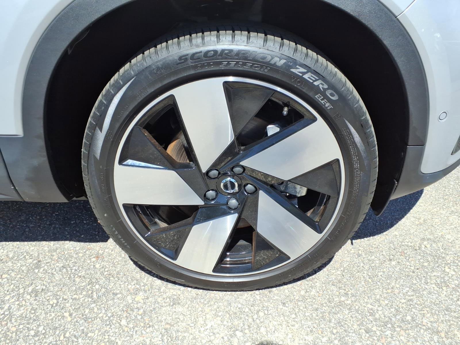 Certified 2024 Volvo XC40 Recharge Ultimate RWD image 11