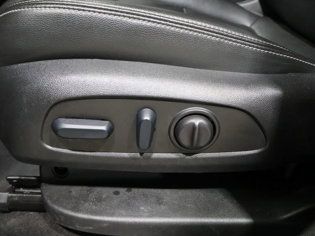 Used 2024 GMC Terrain SLT image 12