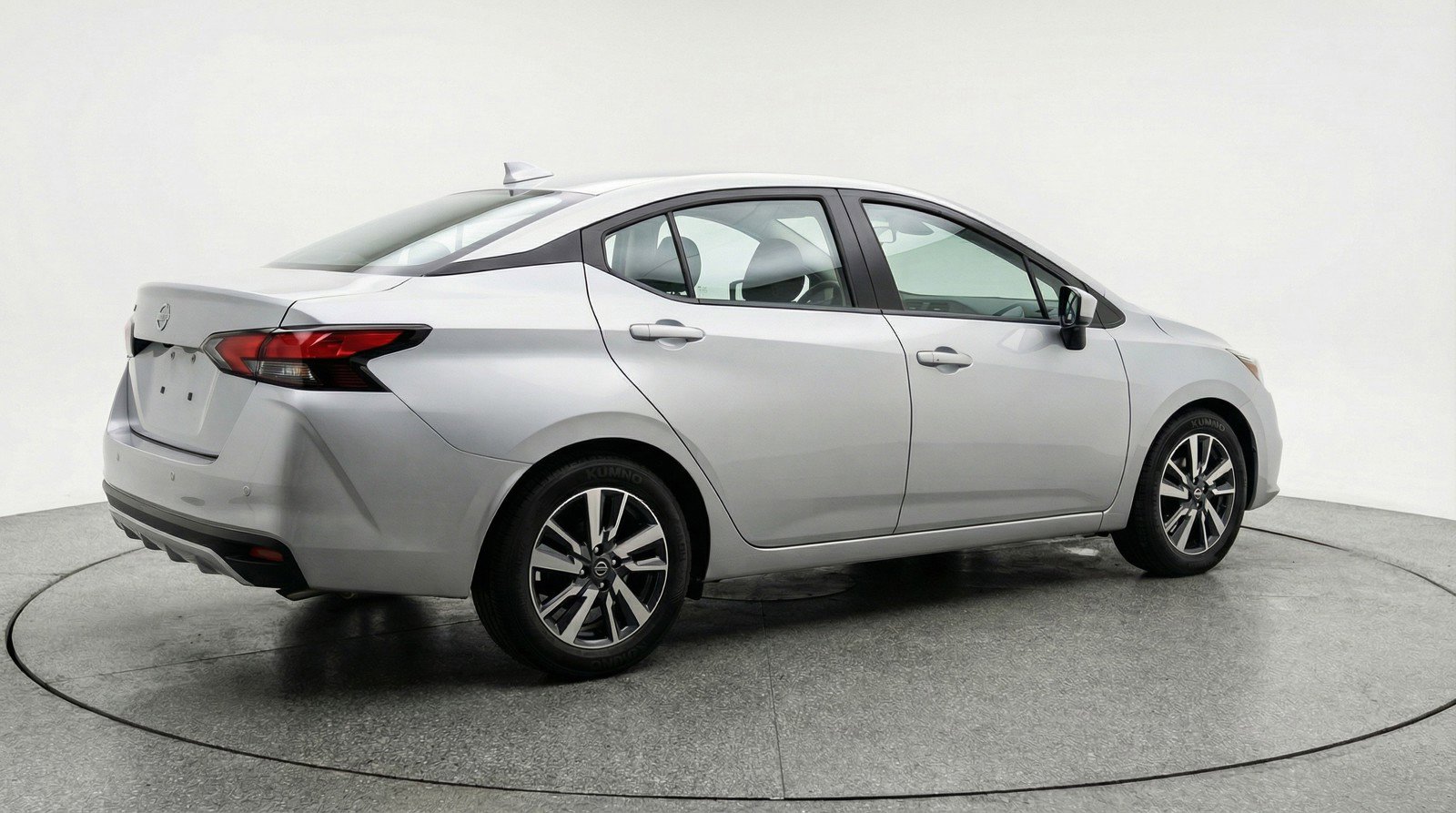 Used 2025 Nissan Versa SV FWD image 9