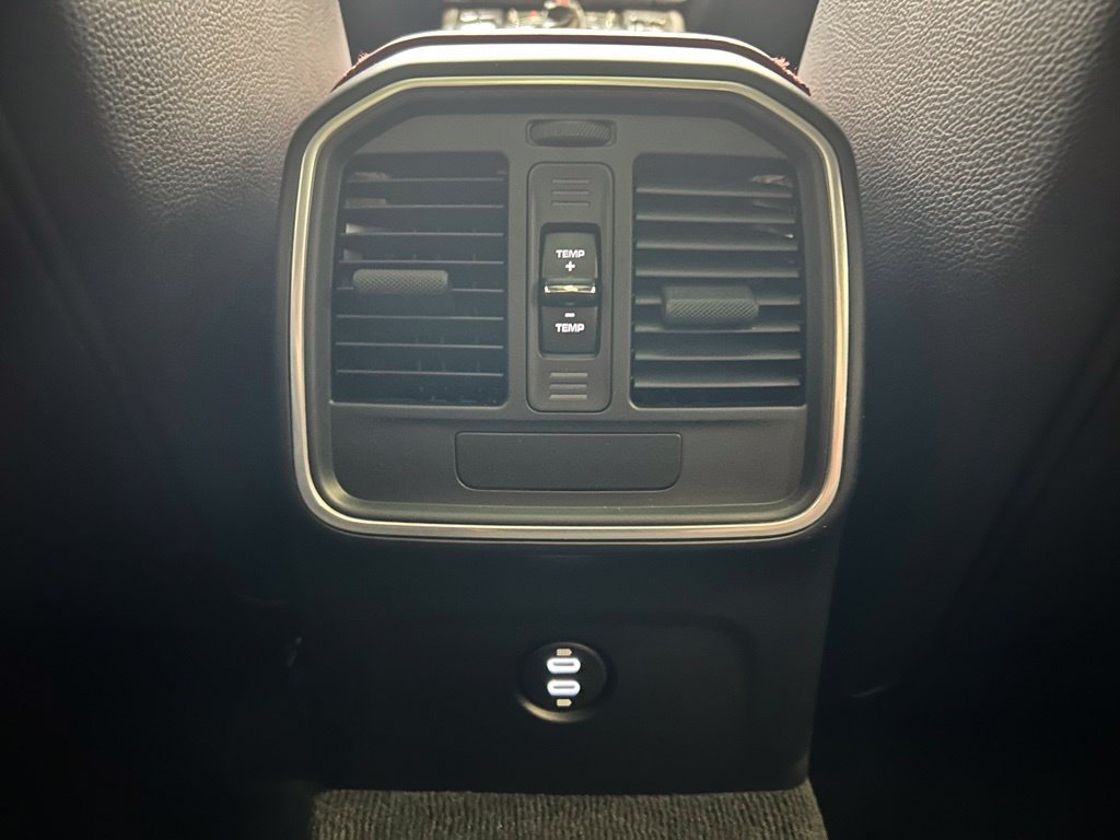 Certified 2021 Porsche Macan AWD/4WD image 24