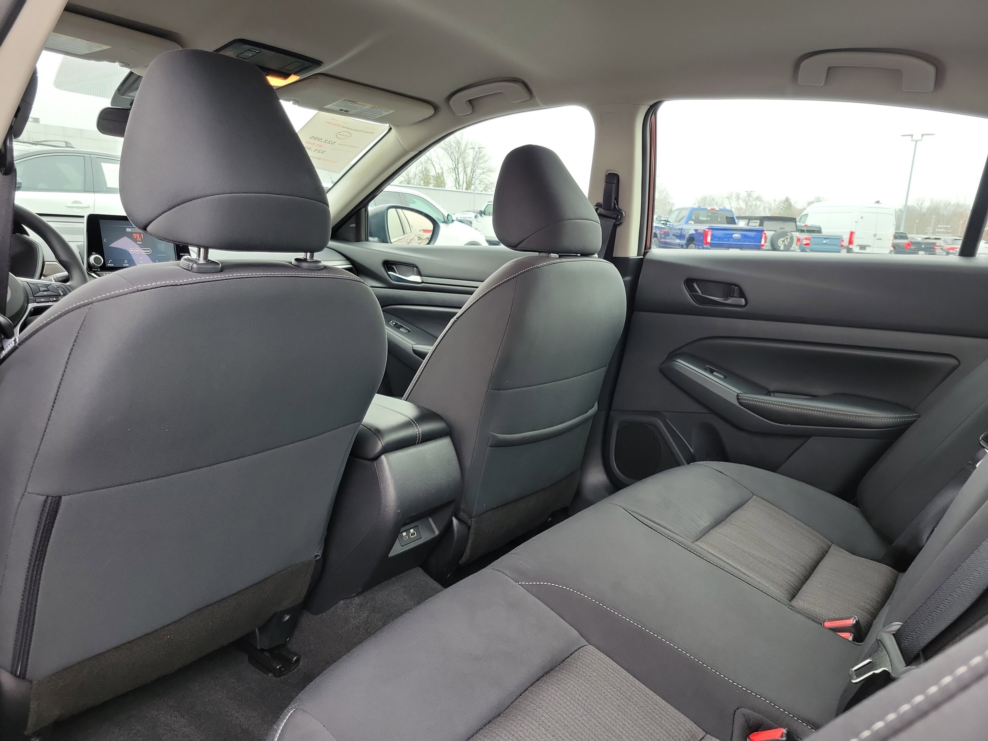 Used 2025 Nissan Altima 2.5 SV FWD image 14