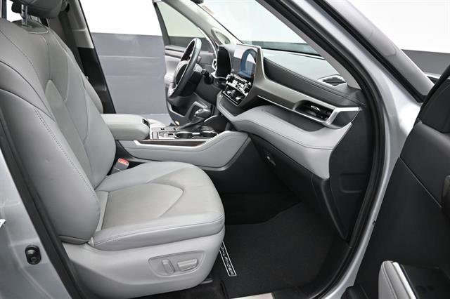 Used 2021 Toyota Highlander Limited FWD image 20