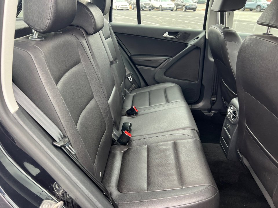 Used 2017 Volkswagen Tiguan S image 33