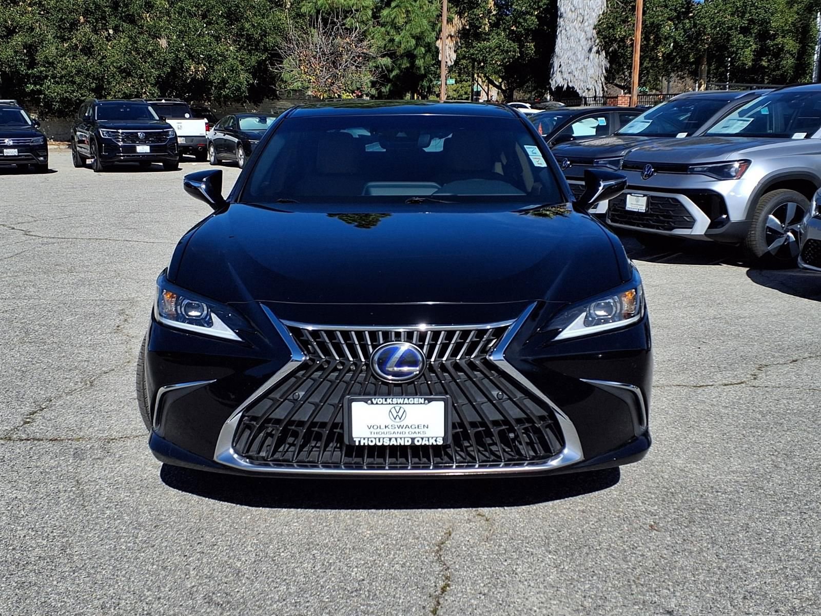 Used 2022 Lexus ES 300h w/ Premium Package image 2