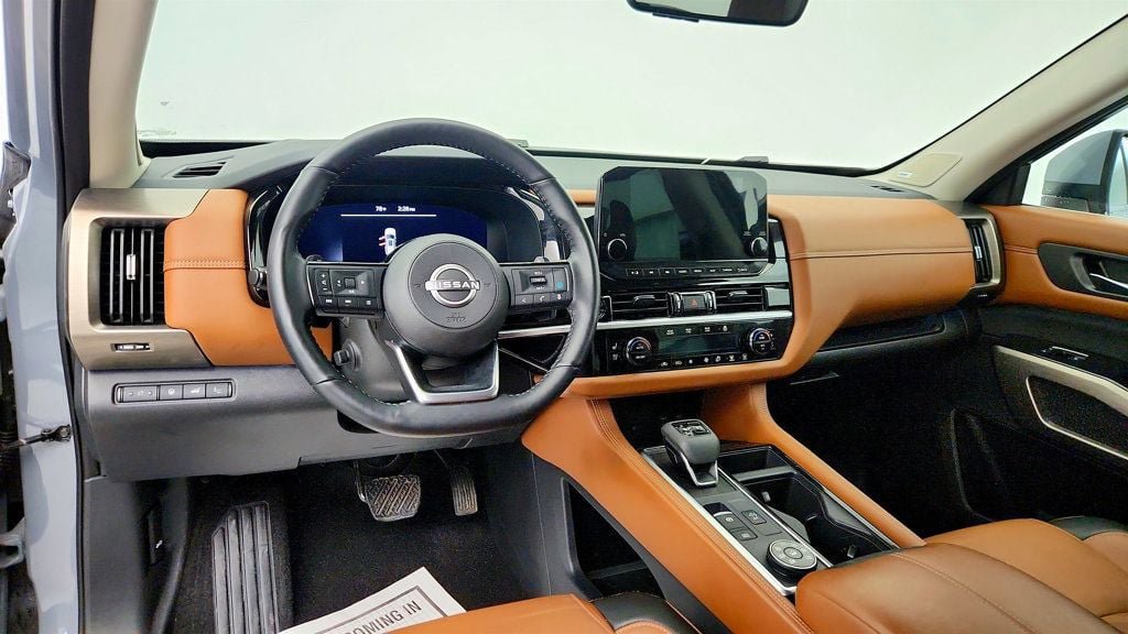 Used 2023 Nissan Pathfinder Platinum AWD/4WD image 13
