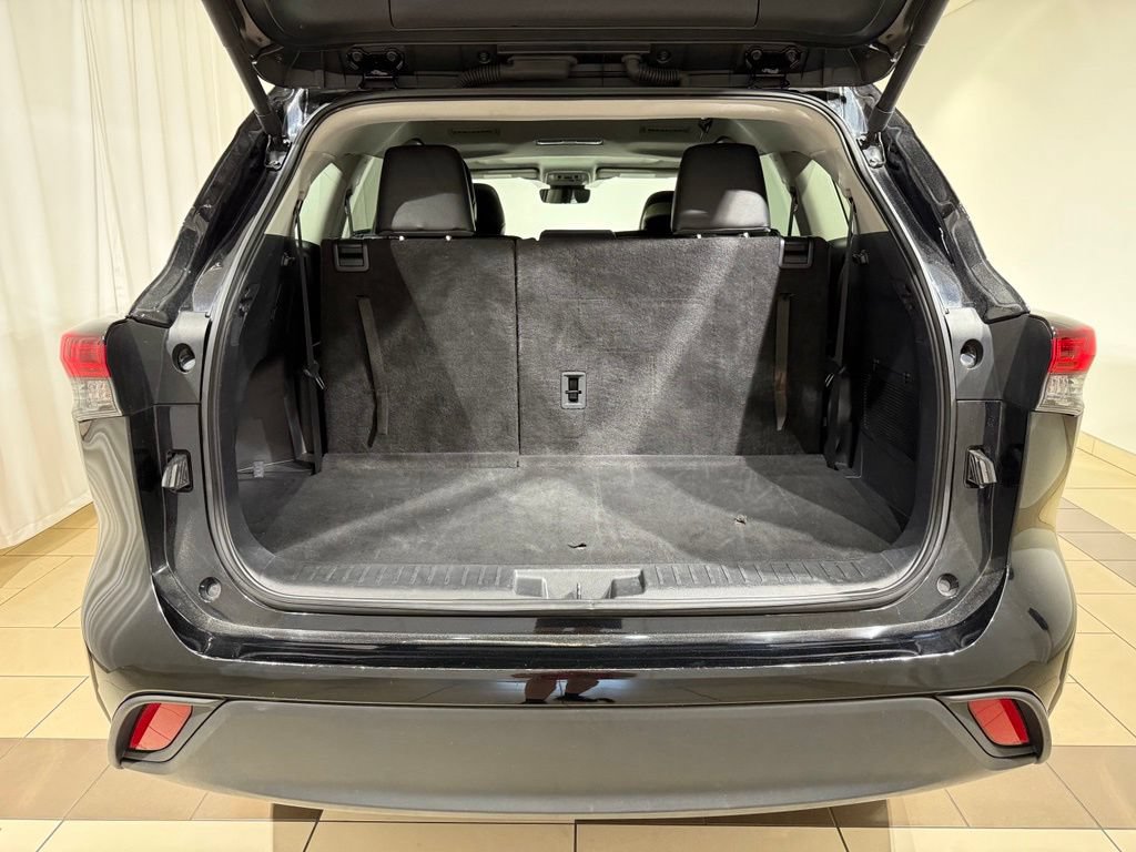 Certified 2024 Toyota Highlander XLE AWD/4WD image 11