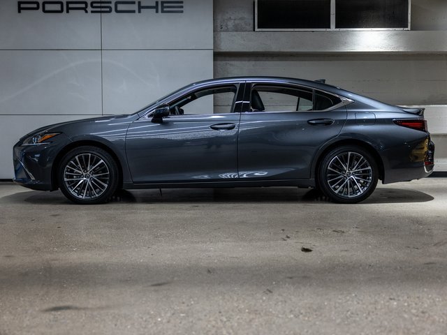 Used 2025 Lexus ES 300h w/ Premium Package image 2