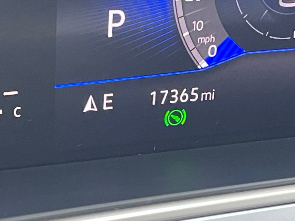 Used 2025 Volkswagen Taos SE AWD/4WD image 15