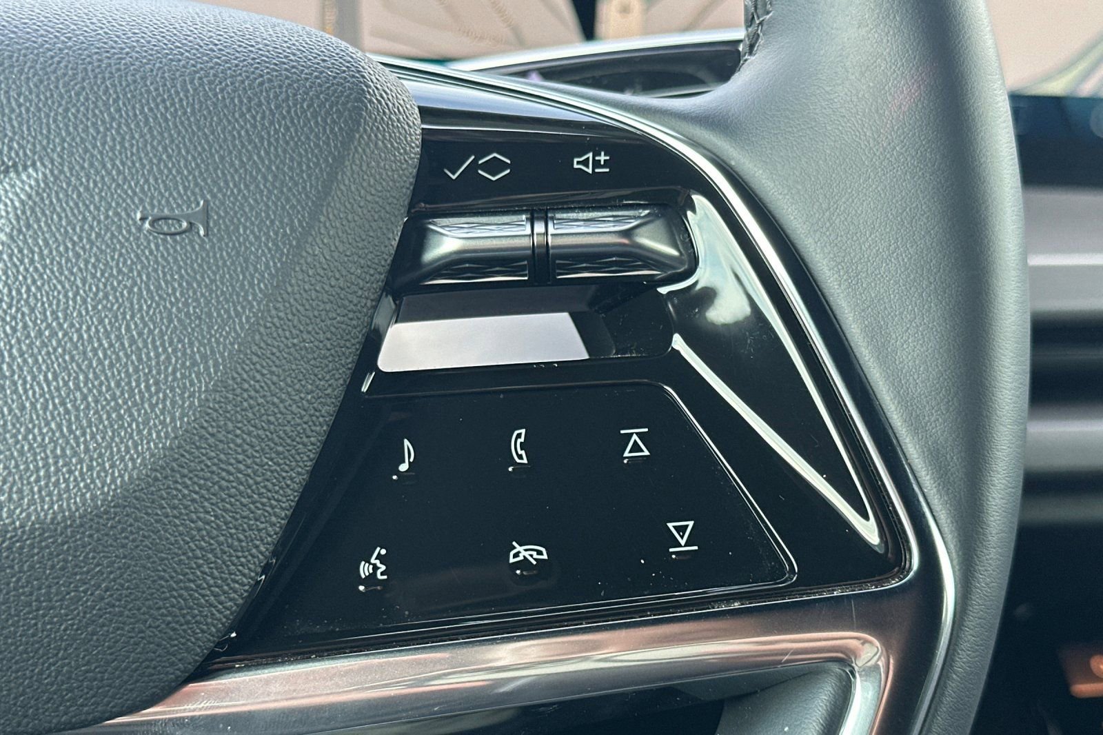 Used 2026 Cadillac Vistiq Sport w/ LPO, Floor Liner Package image 38