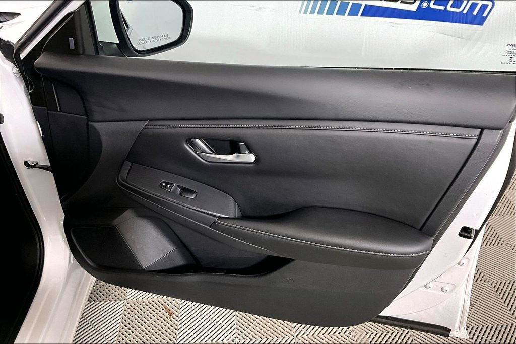 Used 2025 Nissan Sentra SV FWD image 19