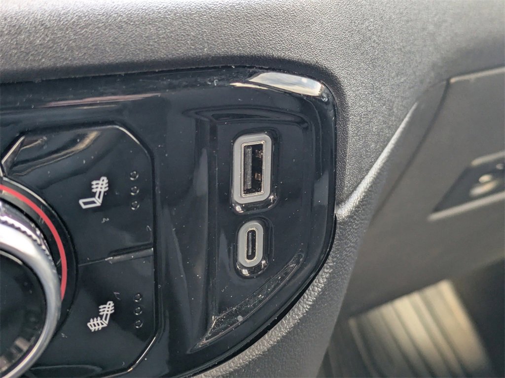 Used 2024 GMC Sierra 1500 Elevation image 25